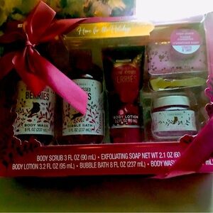 NIB Scent.Theory Large Holiday Gift Sey